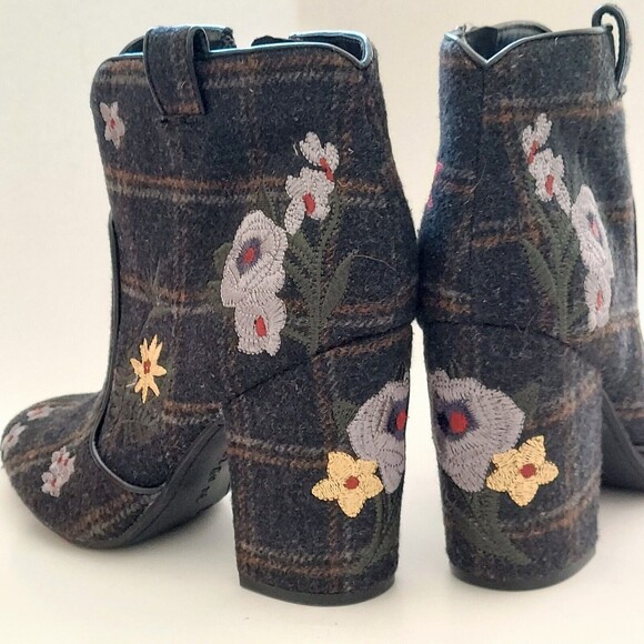 Womens Black Embroider Boots Flannel Plaid Floral Size 9.5 Block Heel Indigo Rd - Picture 4 of 7